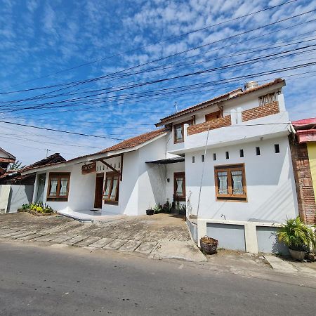 Brb Guesthouse Banyuwangi  Buitenkant foto